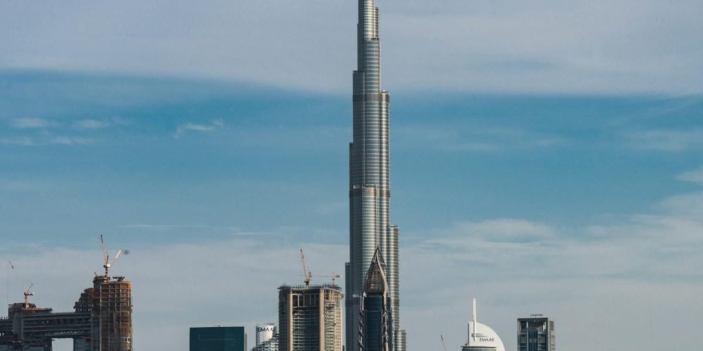 This guide explains how to verify and evaluate Dubai real estate companies like Rocky Real Estate and Vakson Real Estate so you can make safer property decision...
