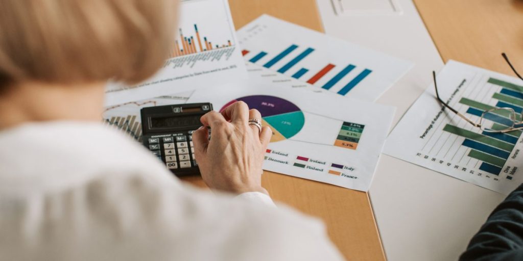 This guide explains why defining a target market is the essential first step for any Dubai real estate business plan and gives a practical, data-driven framewor...