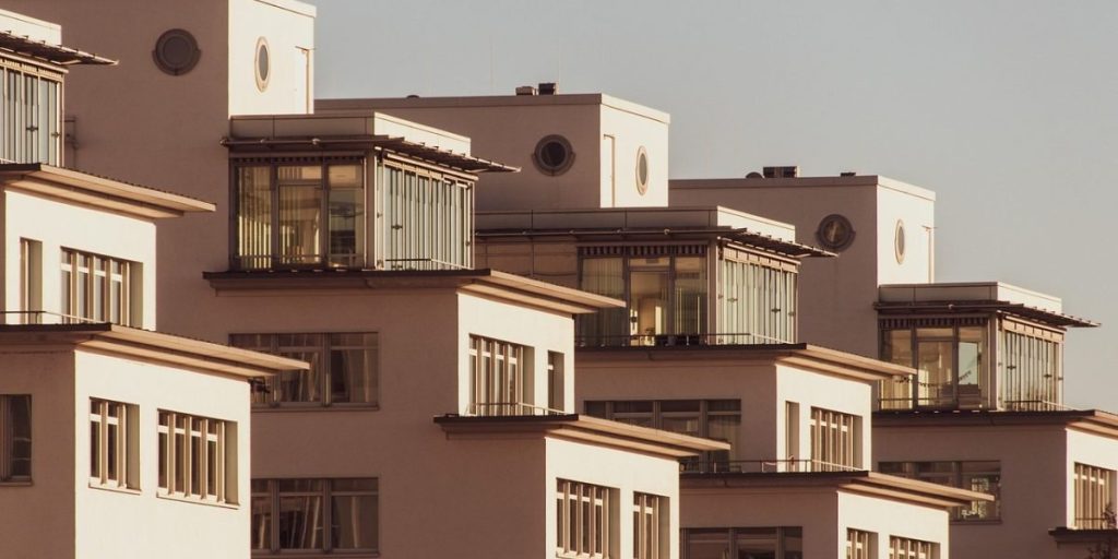 This guide profiles Al Fattan Properties LLC — a longstanding Dubai developer with more than five decades of projects ranging from beachfront towers to villa co...
