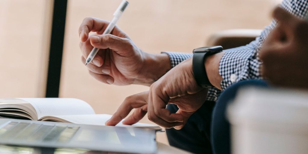 This guide lays out a practical, data-driven playbook for marketing real estate in Dubai in 2026, explaining how buyers move across search, social, reviews and...